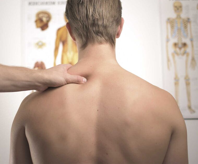 Bir tedavi planı yazmak için servikal osteokondrozlu bir hastanın tanısal muayenesi